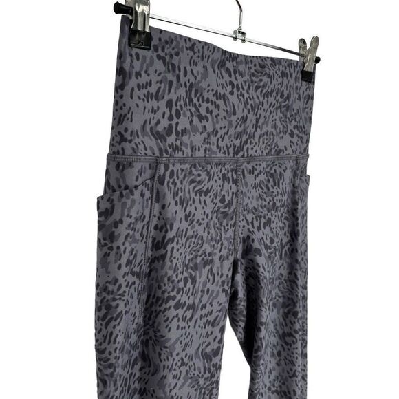 Athleta SALUTATION STASH POCKET II CAPRI LEOPARD Gray Lavender XSP - Picture 5 of 10